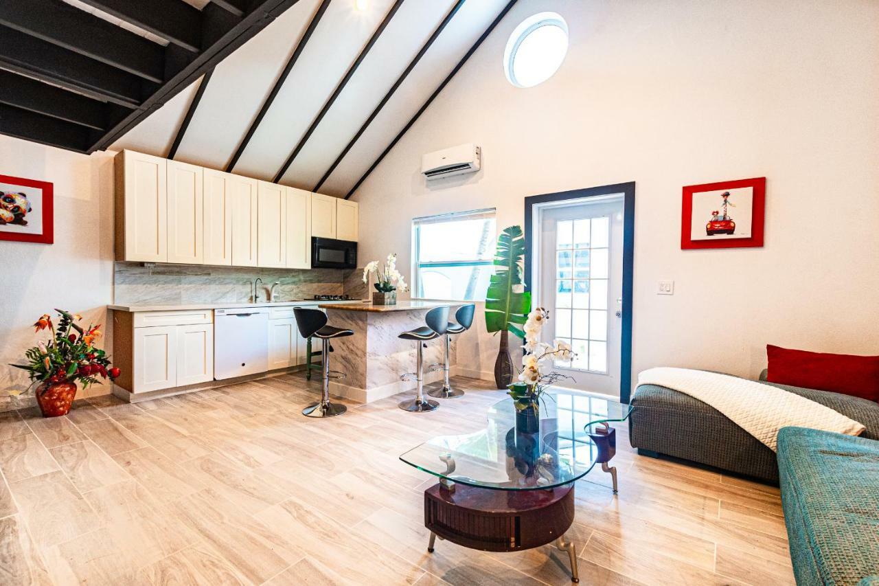 Saunders 3bd Nassau