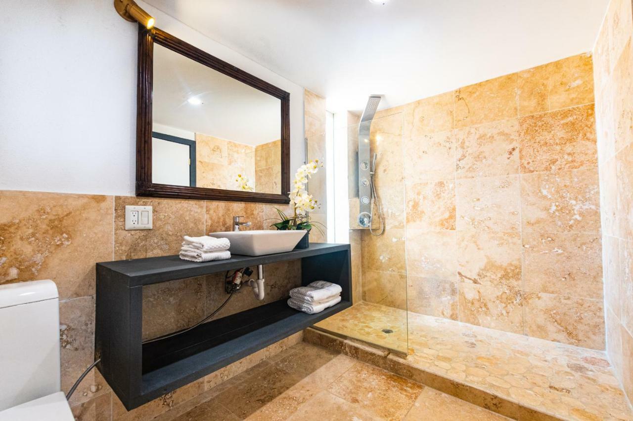 Saunders 3bd Nassau